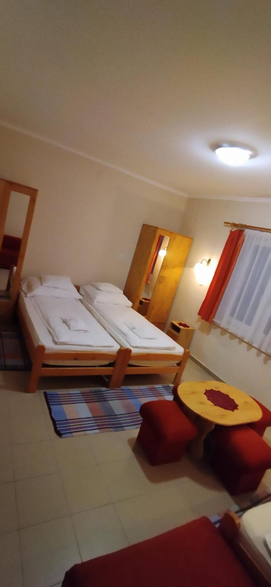 Koos Vendeghaz Hotel Uppony Екстериор снимка