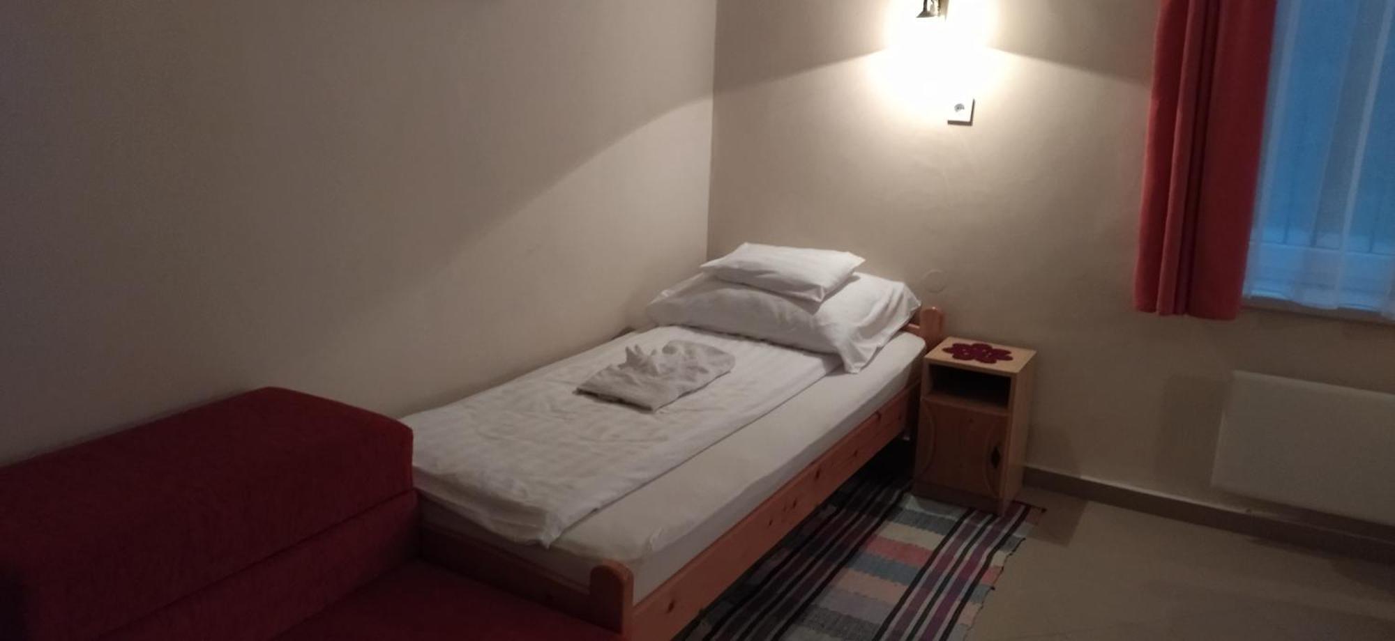 Koos Vendeghaz Hotel Uppony Екстериор снимка